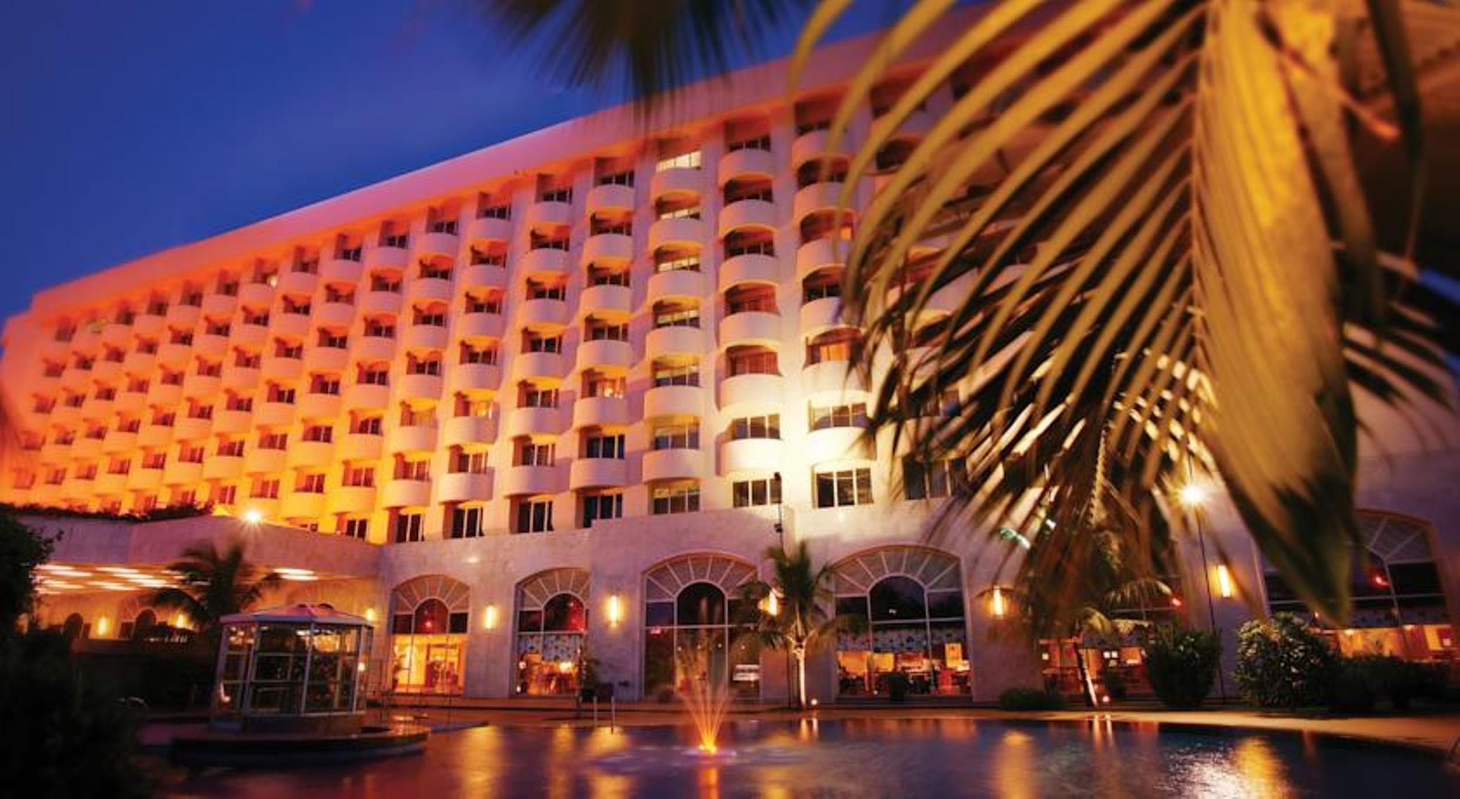 The Lalit Mumbai Hotel Ngoại thất bức ảnh The Royal Mirage Hotel