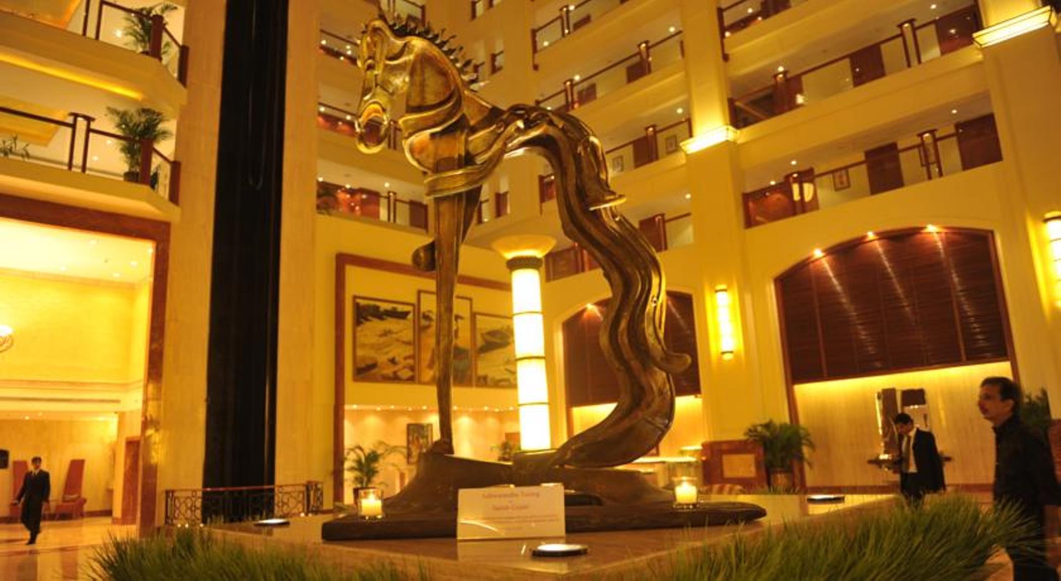 The Lalit Mumbai Hotel Ngoại thất bức ảnh The lobby of the Grand Hotel