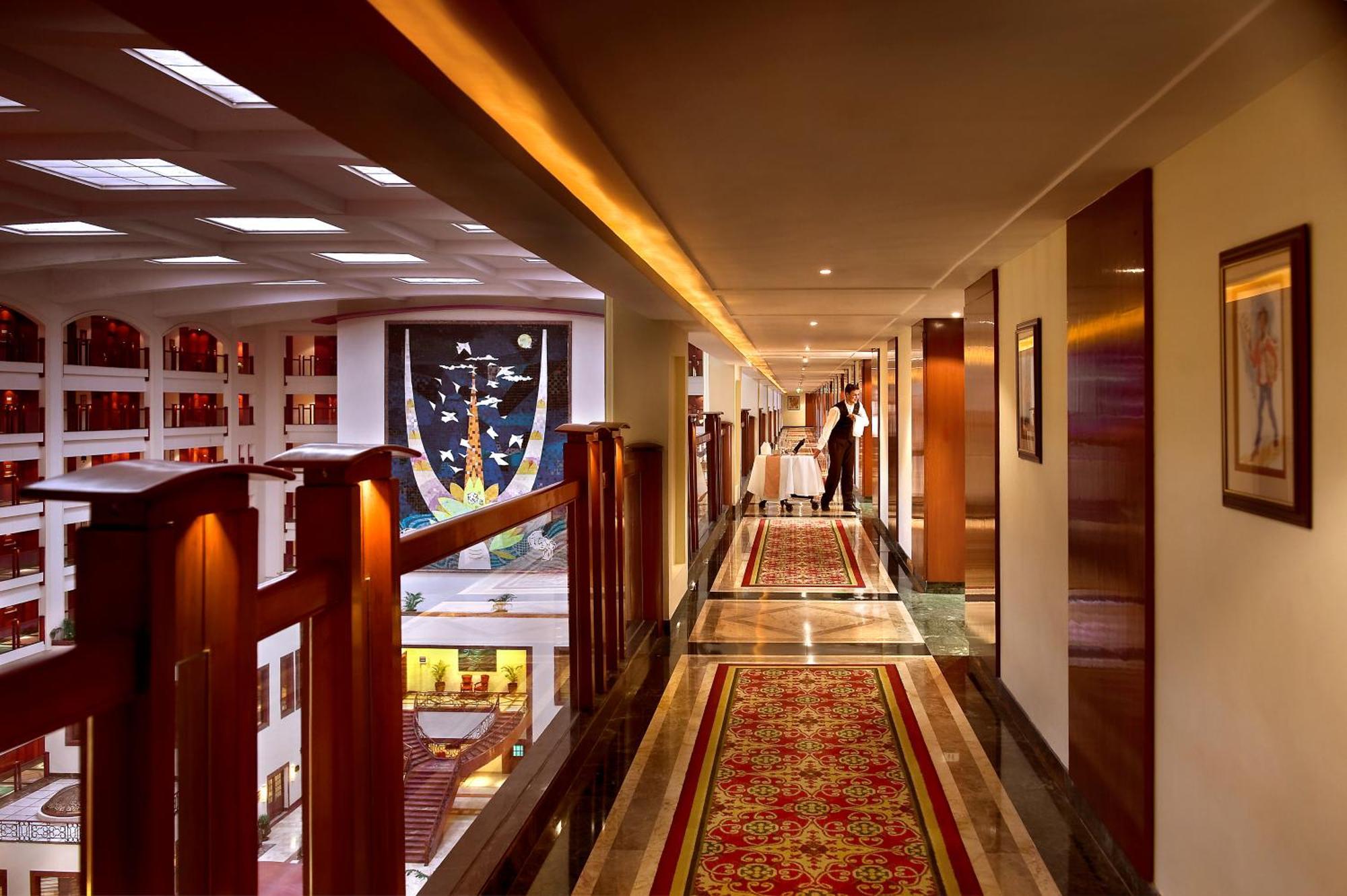 The Lalit Mumbai Hotel Ngoại thất bức ảnh The Oberoi, Mumbai