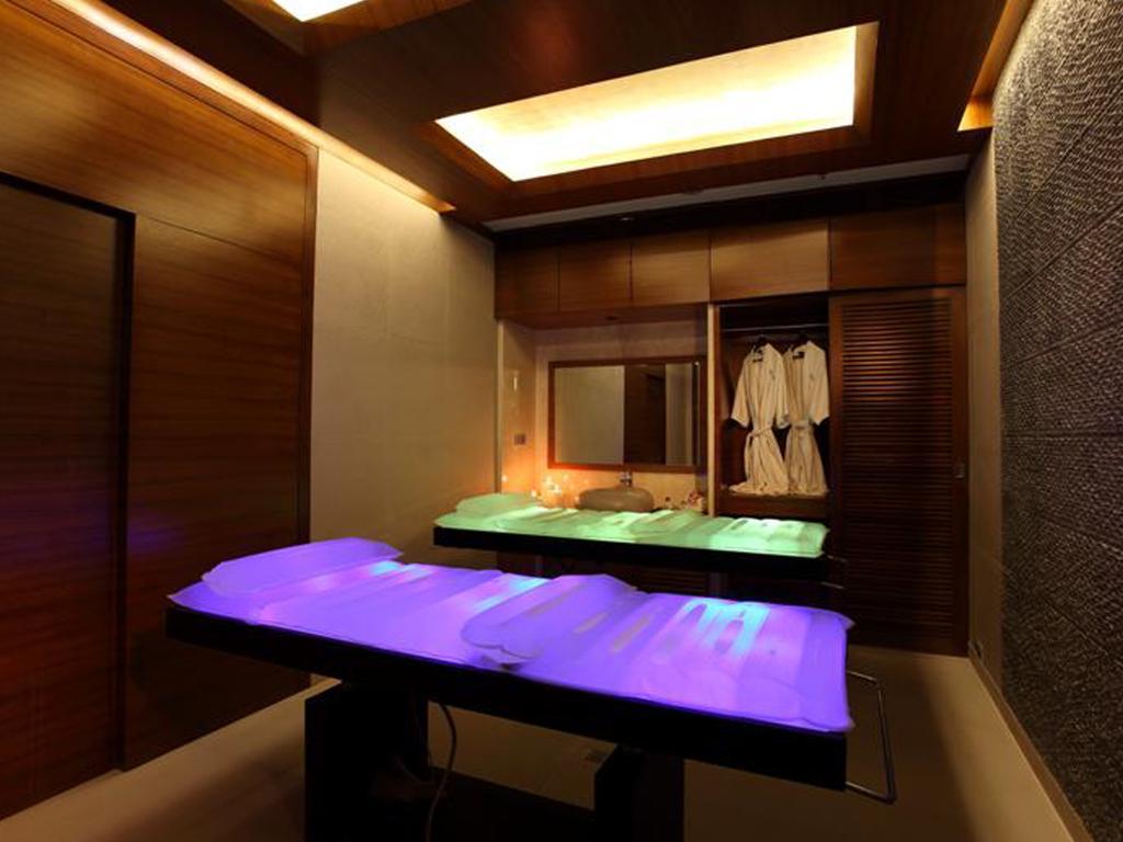 The Lalit Mumbai Hotel Tiện nghi bức ảnh A massage room at a spa