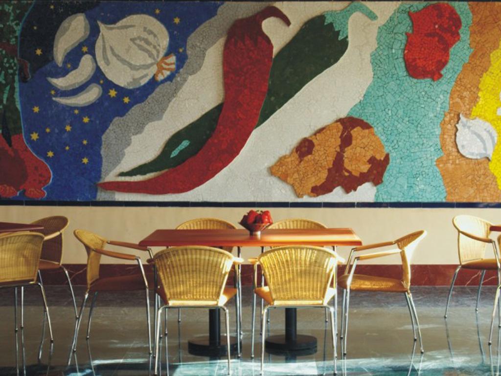 The Lalit Mumbai Hotel Ngoại thất bức ảnh Interior of a Chipotle restaurant