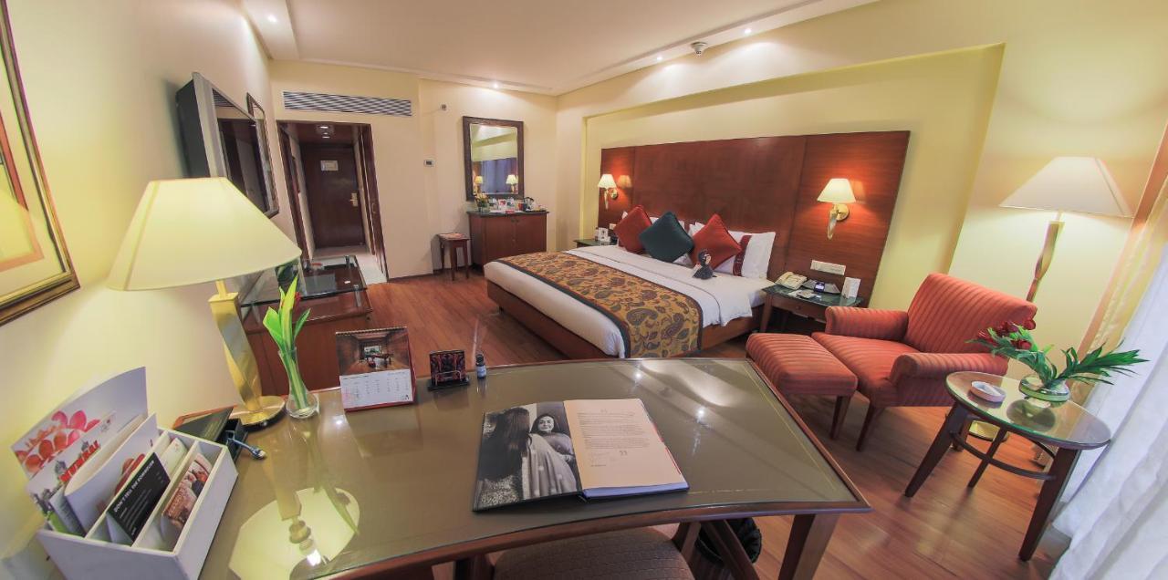 The Lalit Mumbai Hotel Ngoại thất bức ảnh A room at the Taj Bengal